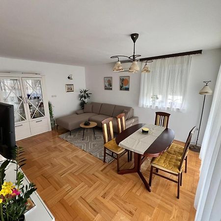 Apartment Nelly- Self Check-In Zara Esterno foto