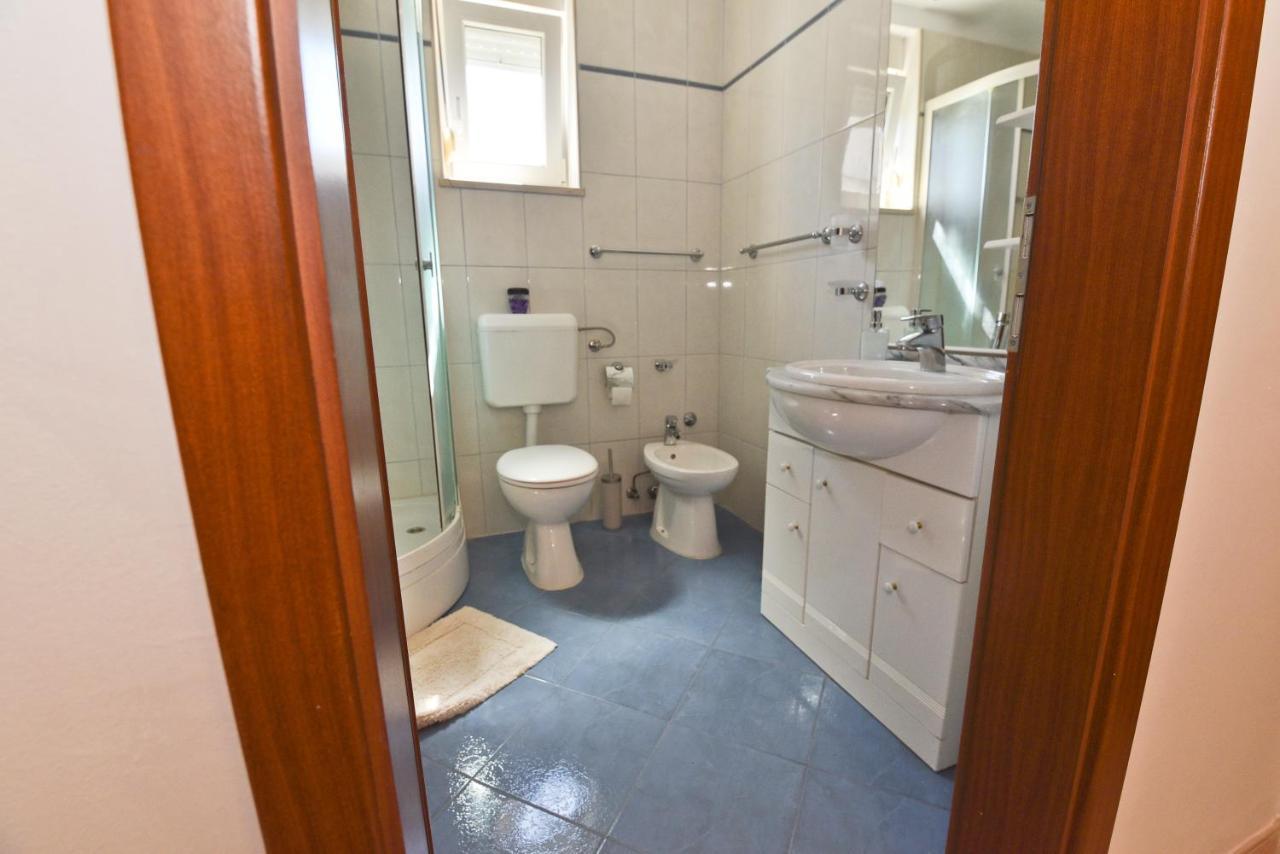 Apartment Nelly- Self Check-In Zara Esterno foto