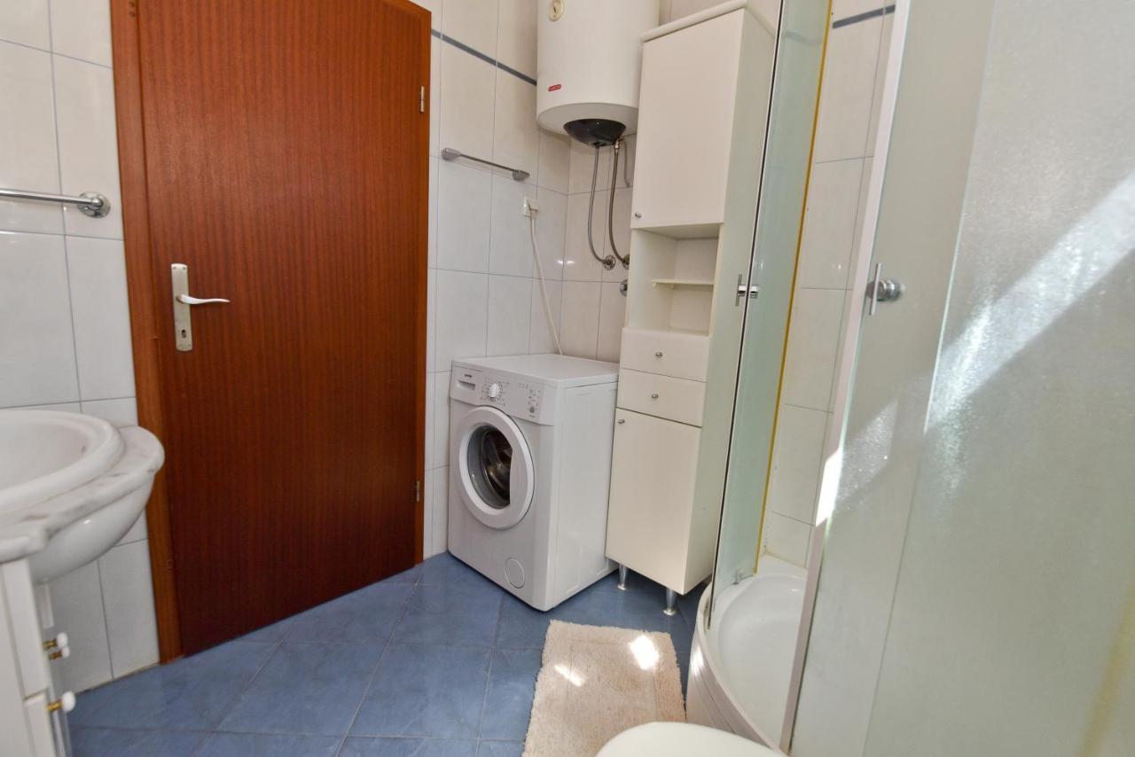 Apartment Nelly- Self Check-In Zara Esterno foto