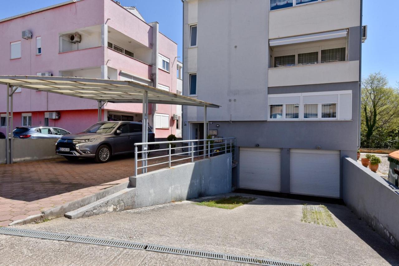 Apartment Nelly- Self Check-In Zara Esterno foto