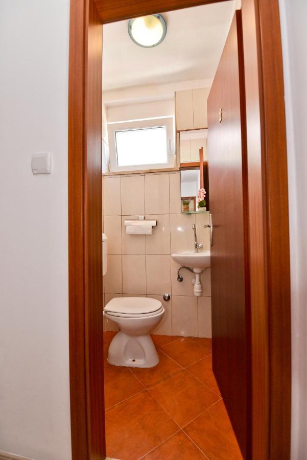 Apartment Nelly- Self Check-In Zara Esterno foto