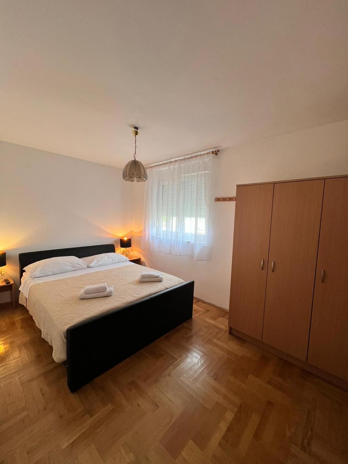 Apartment Nelly- Self Check-In Zara Esterno foto