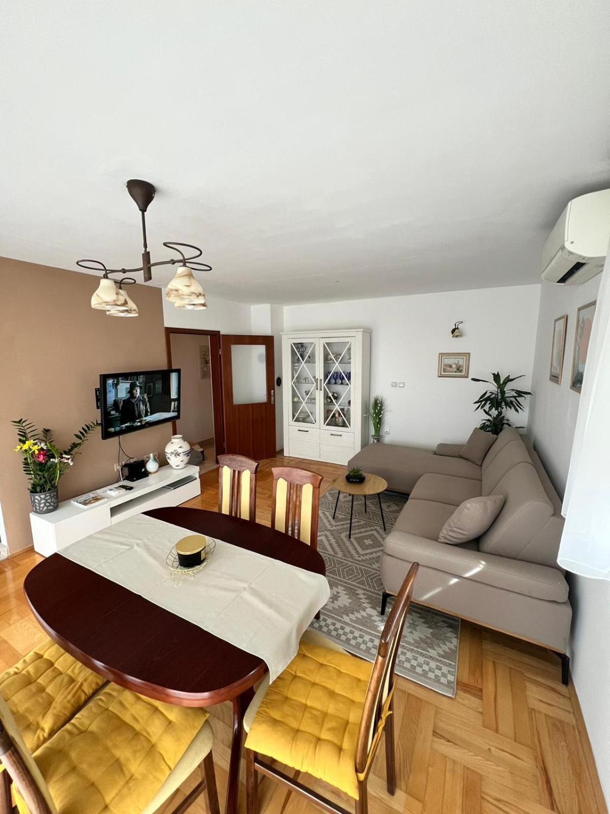 Apartment Nelly- Self Check-In Zara Esterno foto